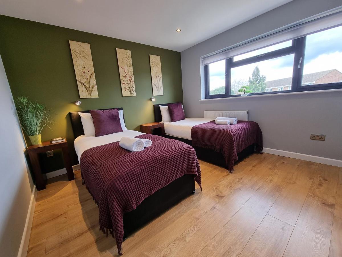 Crown Meadow - 4 Bedroom House - Heathrow - Excellentstays Colnbrook Exterior photo